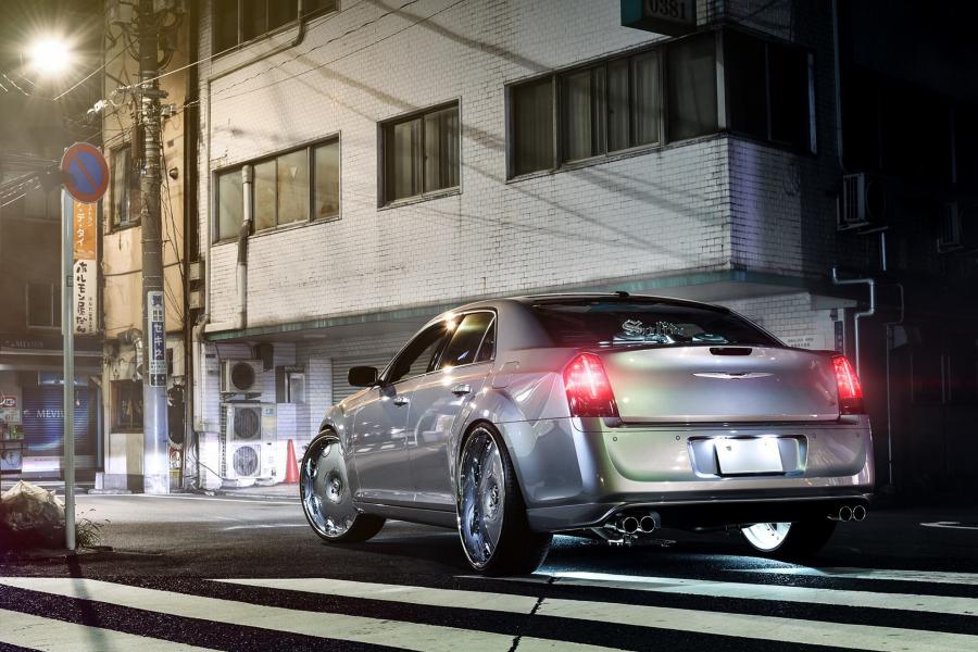  Chrysler 300C on Forgiato Wheels (Fiore) 2018 года  (фото 4 из 5)